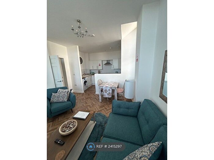 2 Bedroom Flat To Rent In Finchdean Gardens, Portsmouth, PO3