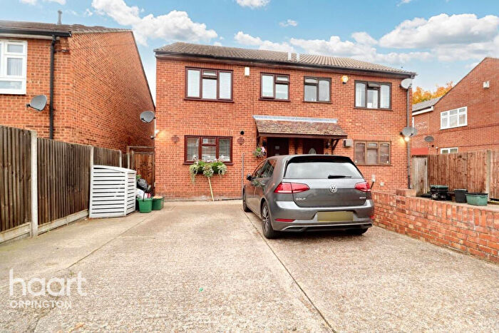 3 Bedroom Semi-Detached House For Sale In Anglesea Road, Orpington, BR5