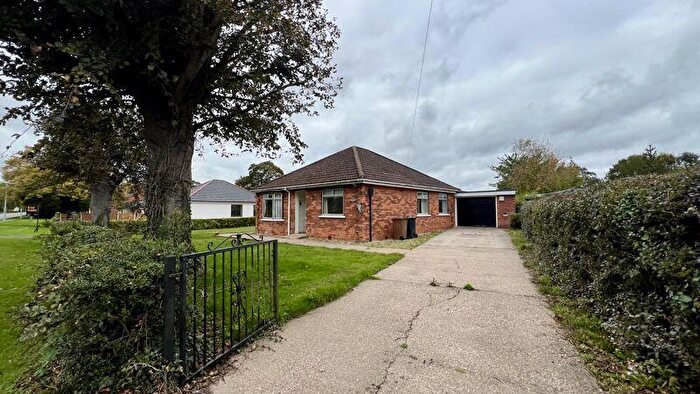 4 Bedroom Detached Bungalow For Sale In Brigg Road, Hibaldstow, DN20