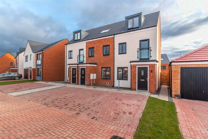 3 Bedroom End Of Terrace House To Rent In Roseden Way, Great Park, NE13