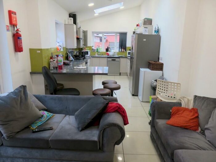 7 Bedroom Semi-Detached House To Rent In Derby Road, Nottingham, NG7