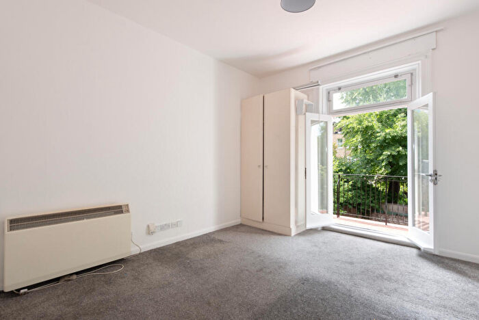 Apartment To Rent In Adamson Road, London, NW3