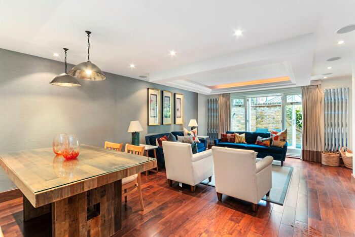 4 Bedroom Flat To Rent In South End, London, W8