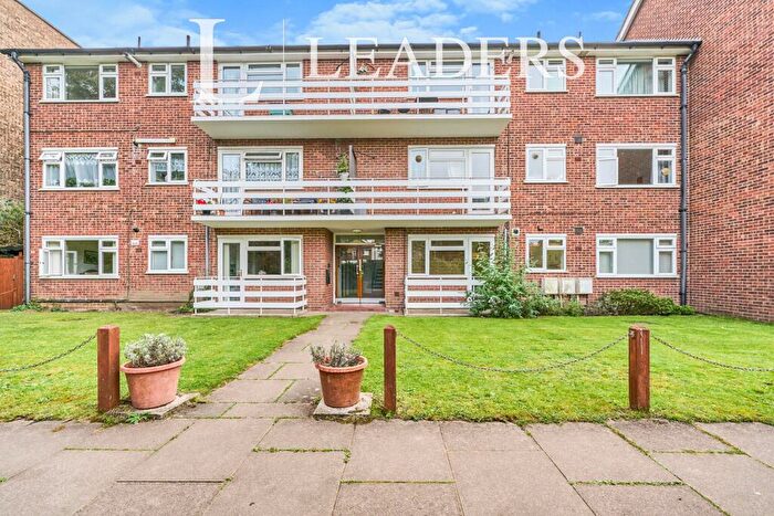 1 Bedroom Flat To Rent In Surbiton Court, St Andrews Square, Surbiton, KT6