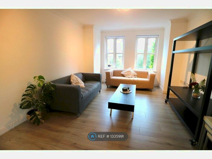 2 Bedroom Flat To Rent In Hadfield Close, Manchester, M14