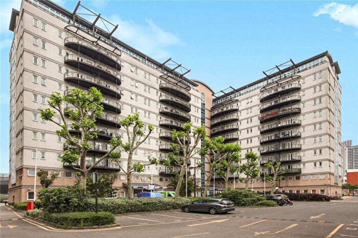 2 Bedroom Apartment For Sale In High Street, London, E15