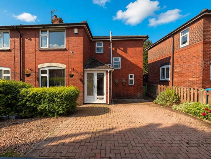 3 Bedroom Semi Detached House For Sale In Birch Avenue, Oldham, OL8