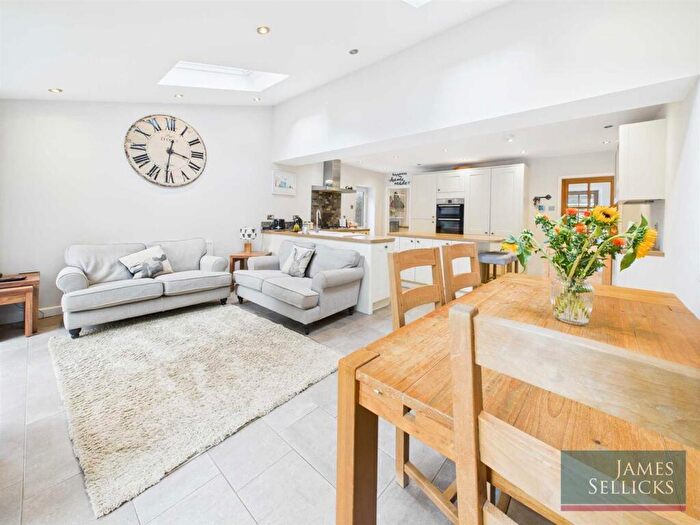 3 Bedroom Detached House For Sale In Stonehill Drive, Great Glen, Leicestershire, LE8