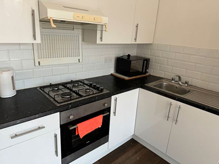 2 Bedroom Flat To Rent In Green Lane, Ilford, IG3