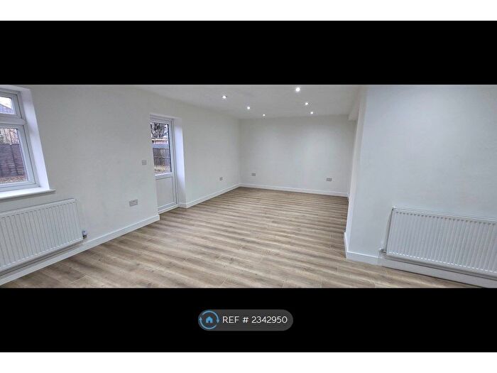 3 Bedroom Terraced House To Rent In Halesworth Road, Romford, RM3