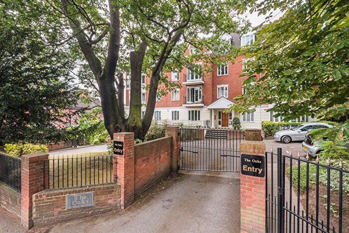 2 Bedroom Flat To Rent In The Oaks, - Wimbledon Hill Road, London, SW19