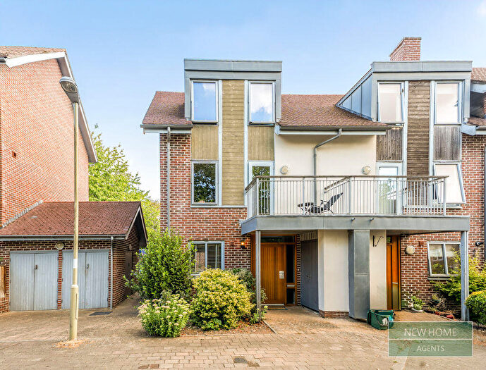 4 Bedroom End Of Terrace House For Sale In Pillar Box Gardens, Basingstoke, RG24