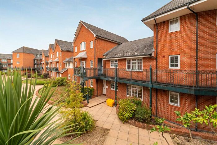 2 Bedroom Apartment For Sale In Knights Place, Windsor, SL4
