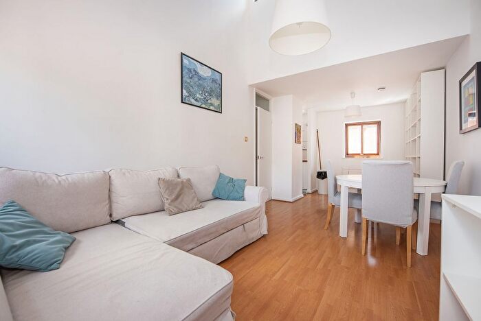 1 Bedroom Flat To Rent In Ram Passage, Kingston Upon Thames, KT1