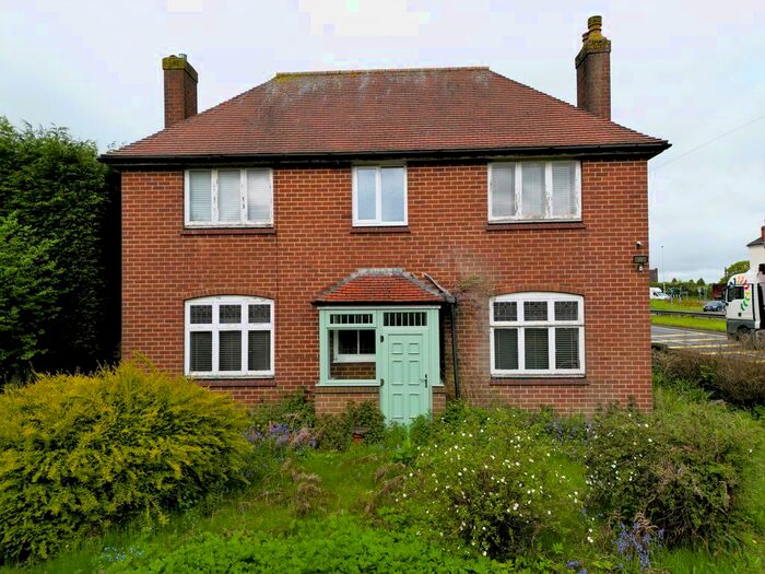 3 Bedroom Detached House For Sale In Watling Street, Lichfield, WS14