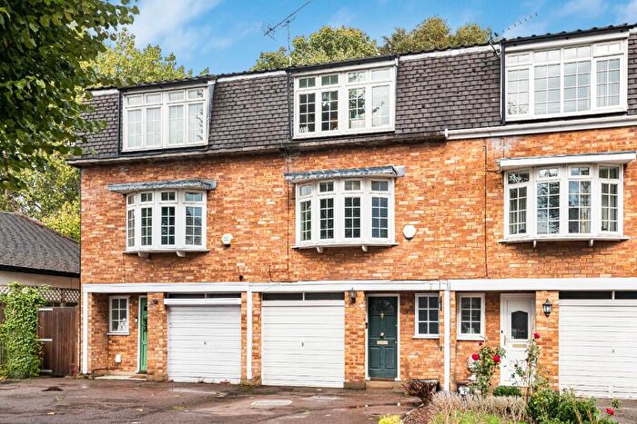 4 Bedroom Terraced House For Sale In Abbey Road, London, EN1