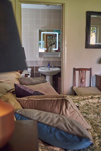 5 Bedroom Detached House For Sale In Florida Drive, Exeter, EX4