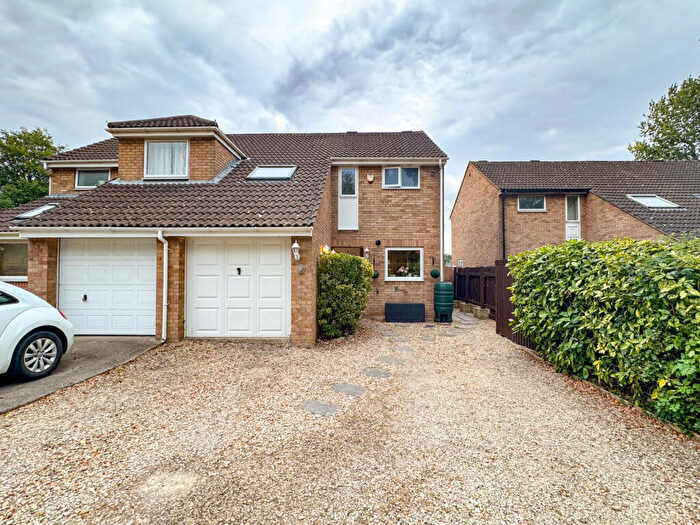 3 Bedroom Semi-Detached House For Sale In Falcon Close, Patchway, BS34