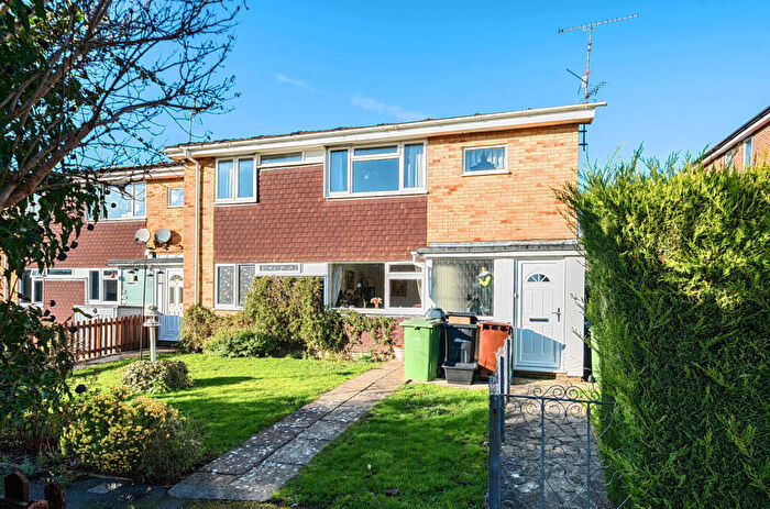 2 Bedroom Maisonette For Sale In Dove Court, Alton, Hampshire, GU34