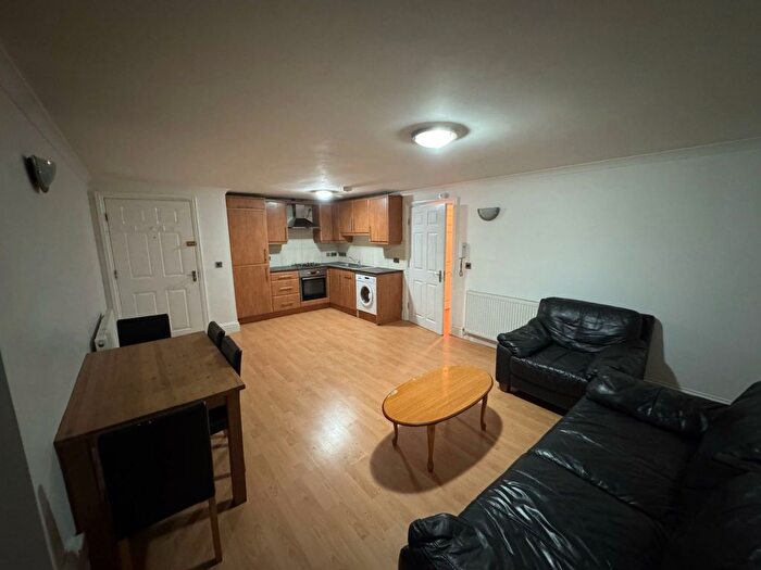 2 Bedroom Flat To Rent In Cressys Corner, Lampton Road, Hounslow, TW3