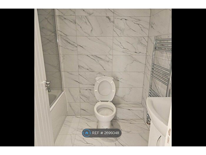 2 Bedroom Flat To Rent In East India Dock Road, London, E14