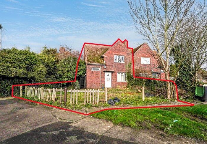 3 Bedroom Semi Detached House For Sale In Vauxhall Avenue, Canterbury, Kent, CT1