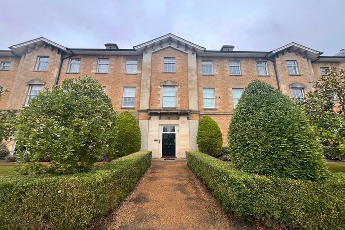 3 Bedroom Flat To Rent In Mandelbrote Drive, Littlemore, Oxford, OX4