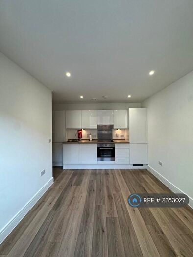 1 Bedroom Flat To Rent In Desborough Road, High Wycombe, HP11
