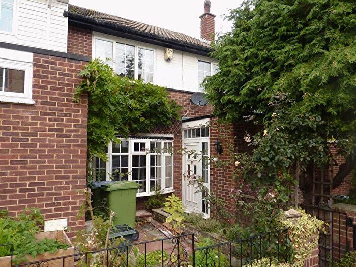 3 Bedroom Terraced House To Rent In Olven Road, Plumstead, London, SE18