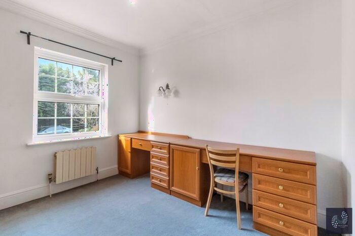 4 Bedroom Property To Rent In Southway, London, N20