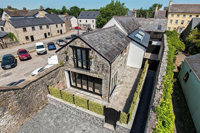 2 Bedroom Apartment For Sale In The Market Place, High Street, Cowbridge, Vale Of Glamorgan, CF71