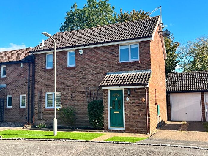 3 Bedroom Detached House For Sale In Sunridge Close, Newport Pagnell, MK16