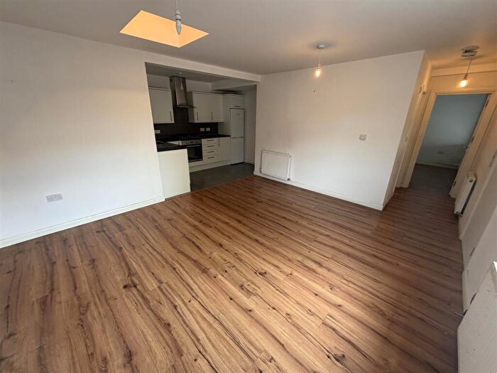 1 Bedroom Flat To Rent In Woodfield Drive, East Barnet, EN4