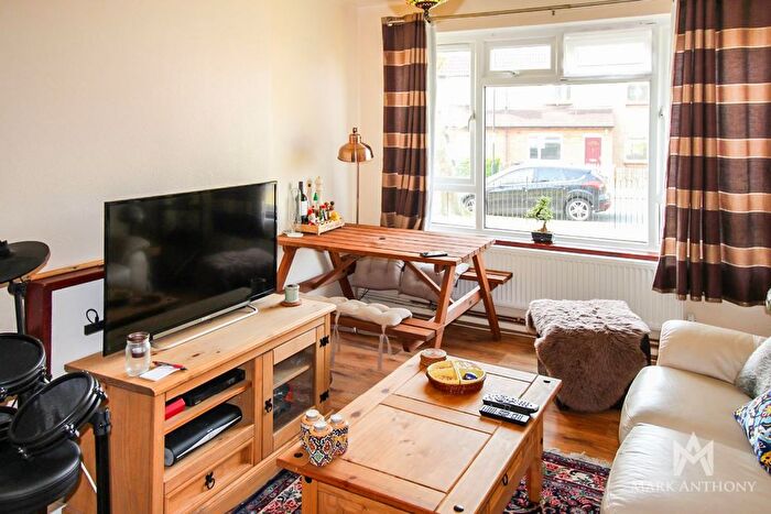 1 Bedroom Flat For Sale In Green Road, London, N14