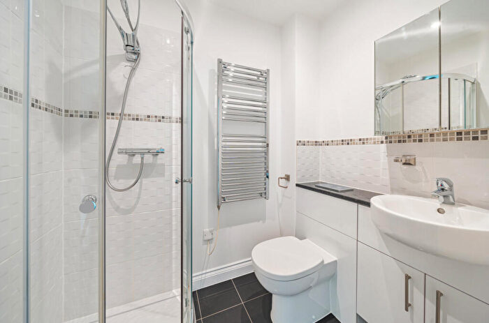 2 Bedroom Flat For Sale In Elwyn Road, Exmouth, Devon, EX8