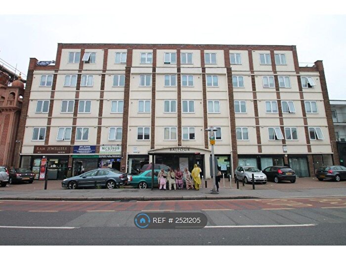 2 Bedroom Flat To Rent In Balfour House, Ilford, IG1