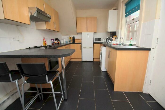 2 Bedroom Flat To Rent In Forsyth Road, Jesmond, Newcastle Upon Tyne, NE2