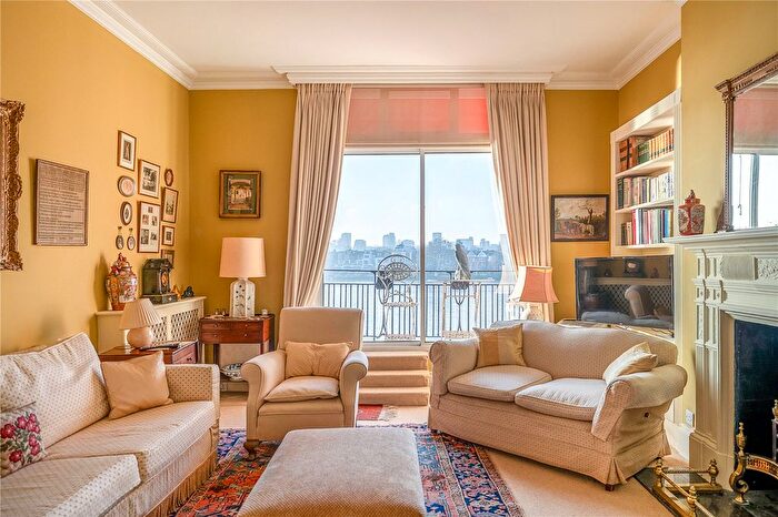 2 Bedroom Flat For Sale In Hurlingham Court, Ranelagh Gardens, Fulham, London, SW6