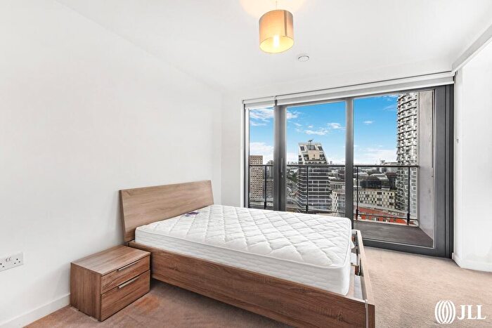 3 Bedroom Flat To Rent In Horizons Tower, Yabsley Street, E14