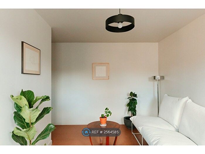 2 Bedroom Flat To Rent In Clarkson House, Bath, BA1