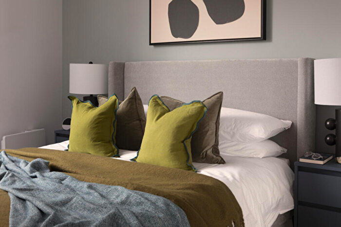 Apartment To Rent In Dockside, Edinburgh, EH6