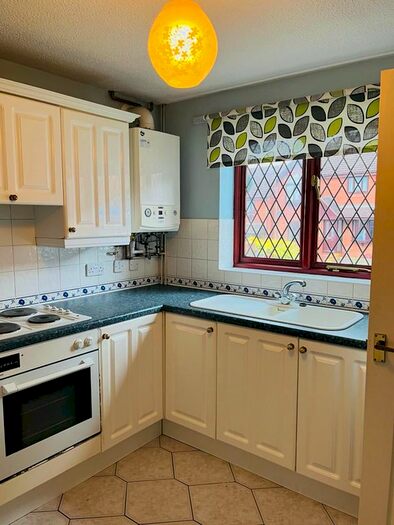 2 Bedroom Flat To Rent In Gideons Close, Dudley, DY3