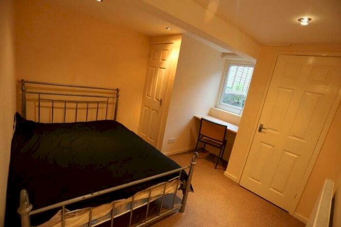 4 Bedroom Terraced House To Rent In Beechwood Mount, Burley, Leeds, LS4