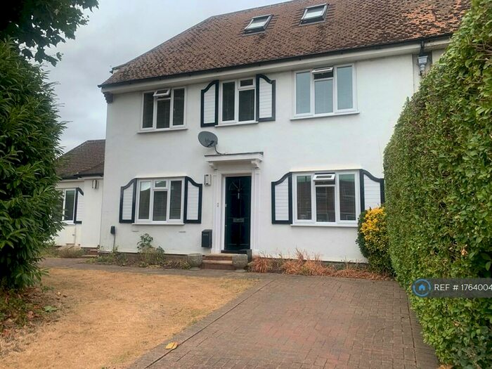 3 Bedroom Maisonette To Rent In Chalvey Park, Slough, SL1