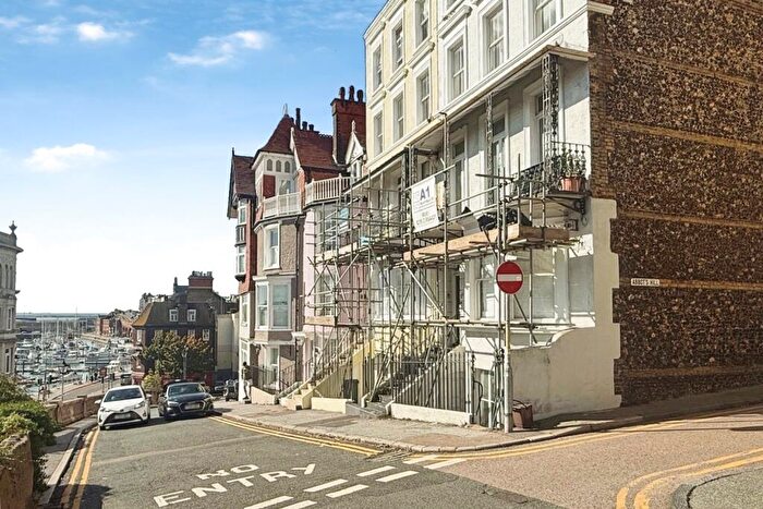 1 Bedroom Flat For Sale In Albion Hill, Ramsgate, Kent, CT11