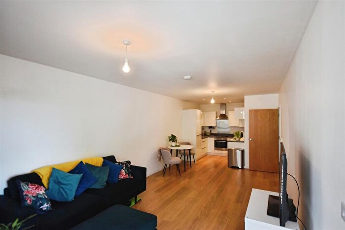 1 Bedroom Flat For Sale In High Street, Brentford, TW8