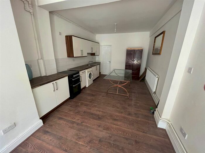 1 Bedroom Flat To Rent In Hall Street, Dudley, DY2