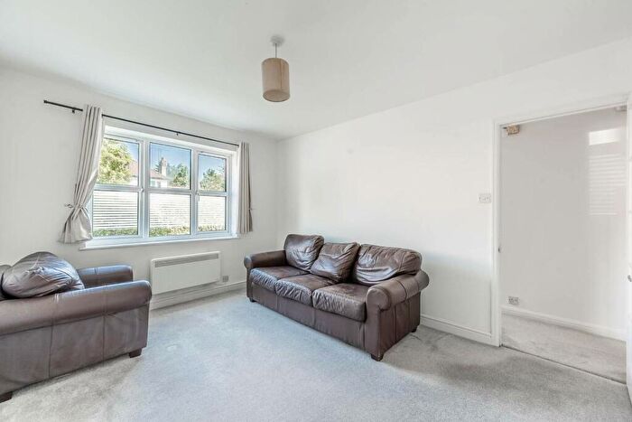 1 Bedroom Flat To Rent In Tanworth Gardens, Pinner, HA5