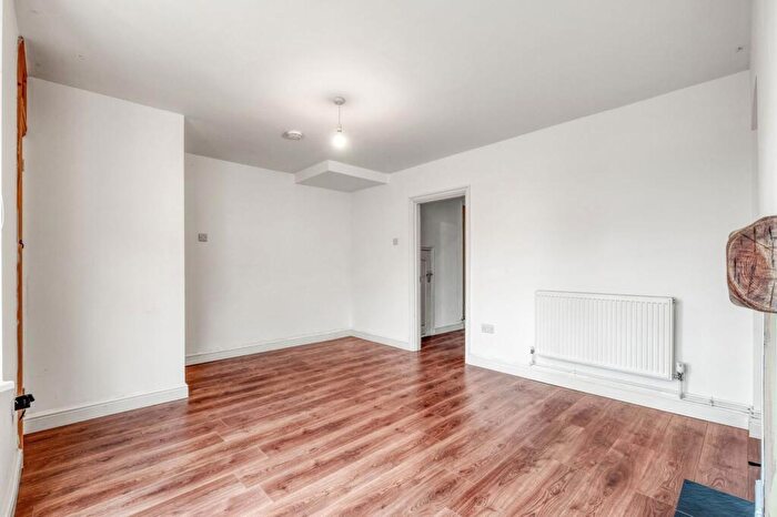 3 Bedroom Terraced House For Sale In Honiton Close, Birmingham, B31