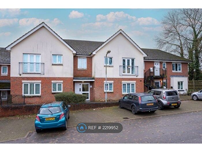 2 Bedroom Flat To Rent In School Close, Chesham, HP5